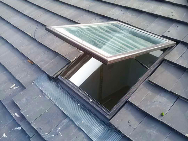 Roof skylight